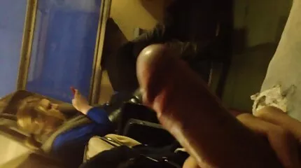 Закохана парочка трахкає в домашнє відео секс трейлері.