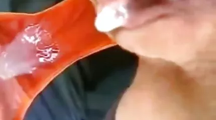 Дівчина домашнє порно відео займалася сексом з ублюдком при знайомстві.