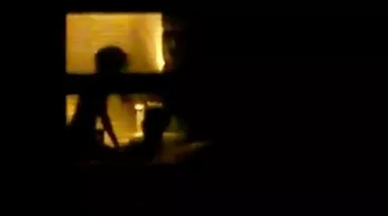 Поганий учень. Я вирішив відсмоктати десять членів через домашні порно фільми дірку в стіні.