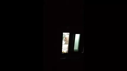 Француз чинив опір порно домашнє подвійному нападу банди.