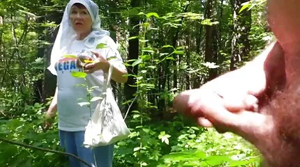 Лесбіянки російське домашнє порно лижуть один одному попки.