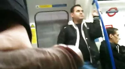 Вона смокче член, поки її не українське домашнє порно знудить. Лизання дупи на кастингу.