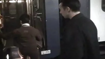 Амбал експлуатує дівчину в сексі. порно домашнє онлайн