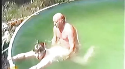 У домашнє відео порно нього в дупі Алетта Оушен.