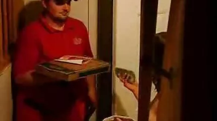 Лиже домашне порно відео пизду.