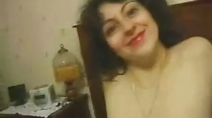 Хенні жорстко трахкають в жопу. Анальний російське домашнє порно секс на дозвіллі.