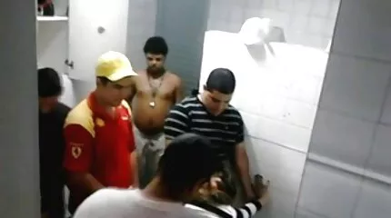 Жінка-католичка дозволяє собі займатися сексом з домашнє відео секс першим зустрічним.