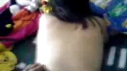 Чертовски домашнє порно фото сухо в спальні.